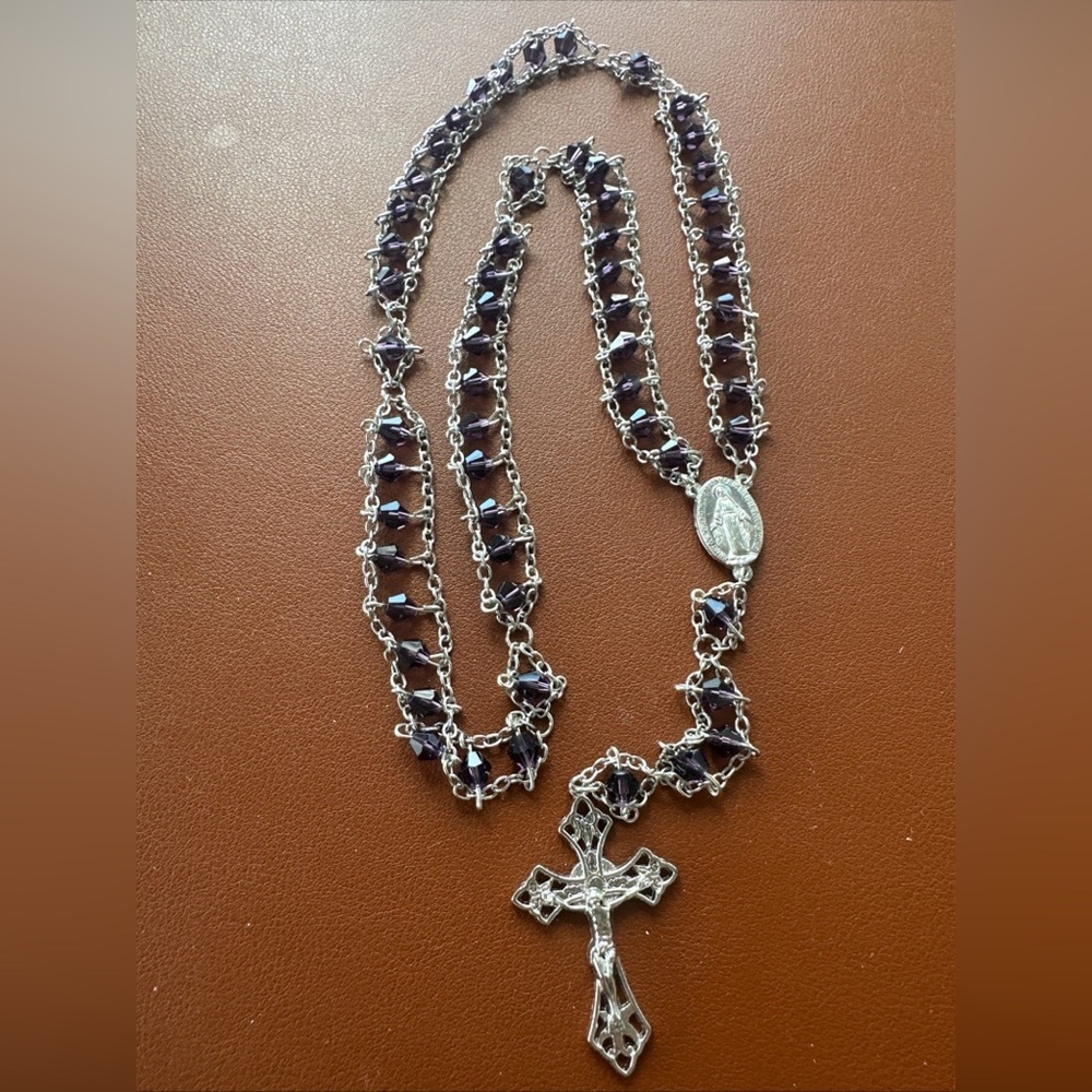 BEAUTIFUL DOUBLE BEADED ROSARY -‎ PURPLE GLASSES BEADS. VINTAGE.